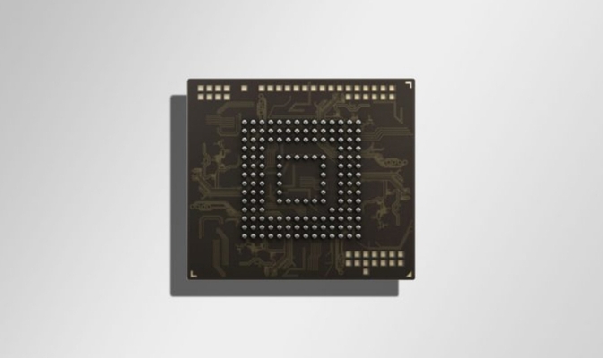 Chuẩn UFS 5.0 trên smartphone đạt tốc độ lên tới 10.8 GB/s, sánh ngang với SSD PCIe Gen 5 trên máy tính.